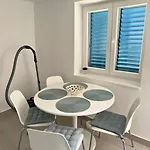 Vacation 洛瓦尼斯卡